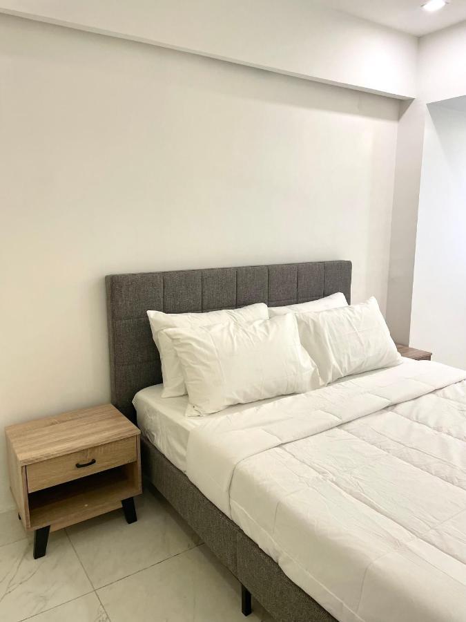 Burgundy Guest Suite มะนิลา ภายนอก รูปภาพ