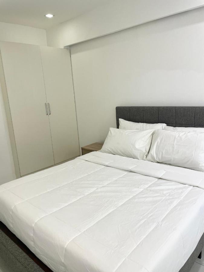 Burgundy Guest Suite มะนิลา ภายนอก รูปภาพ
